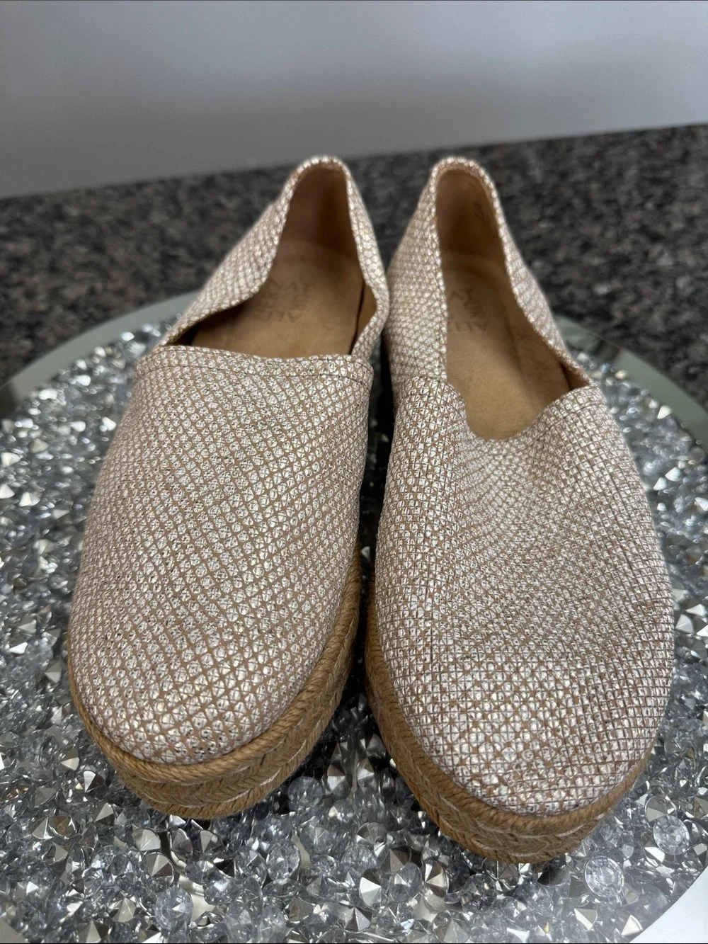 Naturalizer Women's metallic Light Beige Espadrille Platform Slip-Ons EUC 8.5 W